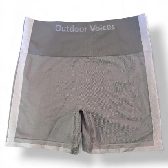 NWOT Outdoor Voices Seamless Smooth 4.5" Bike Short in Grey - Size Medium - Picture 5 of 7